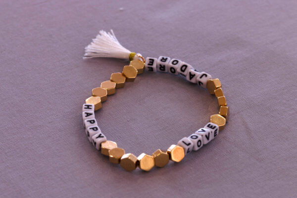 Perlenarmband "Happy & J'adore"